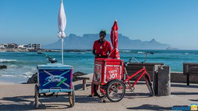 Taste Joy ice seller with Table Mountain