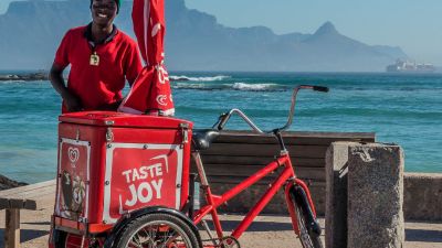 Ice seller at Bloubergstrand